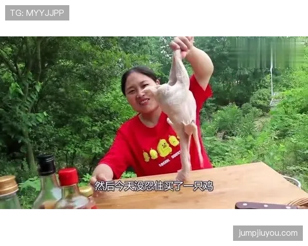 傅园慧又在泳池边啃鸡腿了，这顿宵夜得游多少圈才敢吃啊？