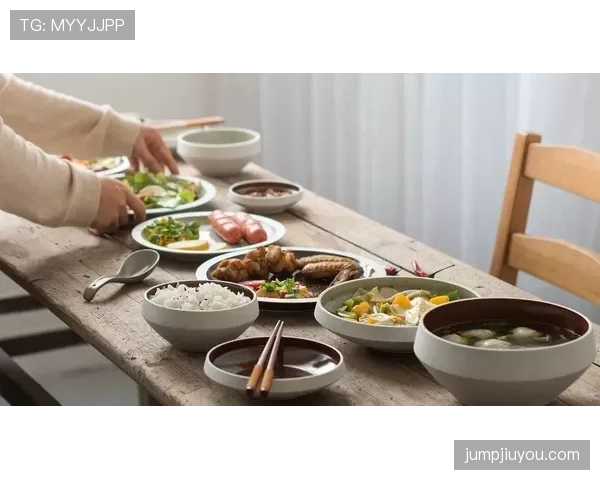 崔家溪早餐喝的是进口牛奶，训练结束就直接回家煲剧，真不带那么拼的嘛？